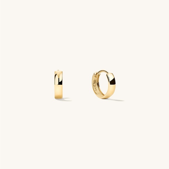 Mejuri 14k Gold Bold Huggie Hoops - Picture 7 of 7